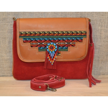 Torebka ze skóry etno w czerwonym kolorze  z koralikami mullo .